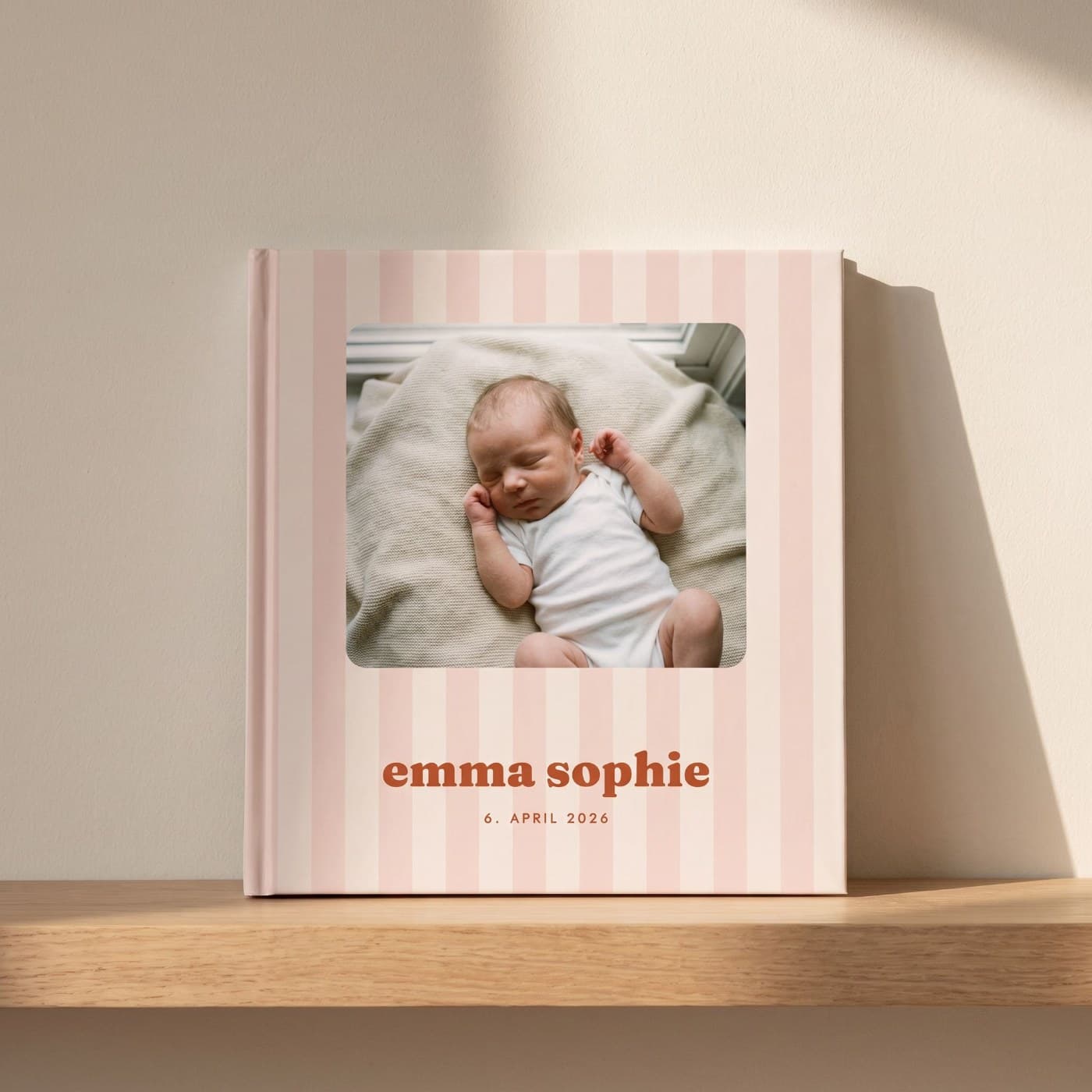 Das fertig gedruckte Fotobuch „Babyalbum Mädchen"