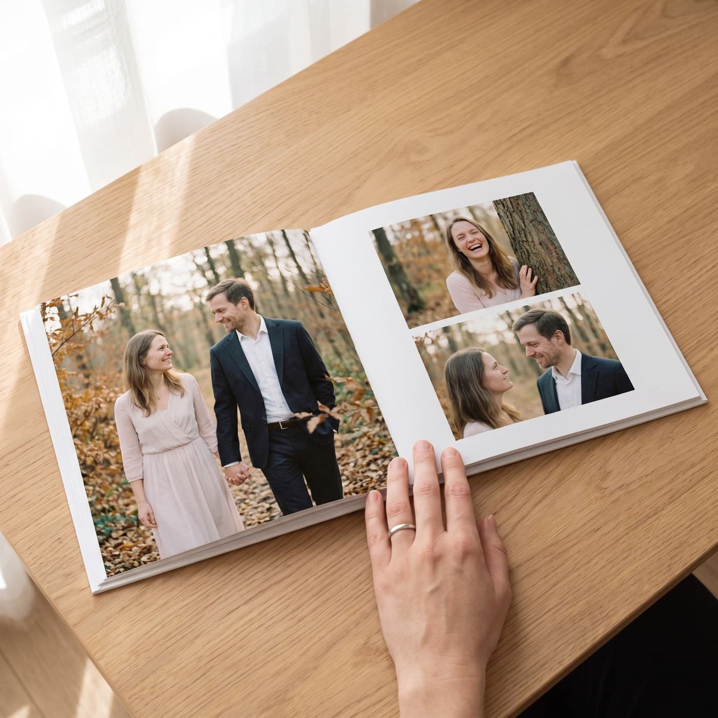 „Unsere Geschichte" aufgeschlagen — fertiges Seitenlayout