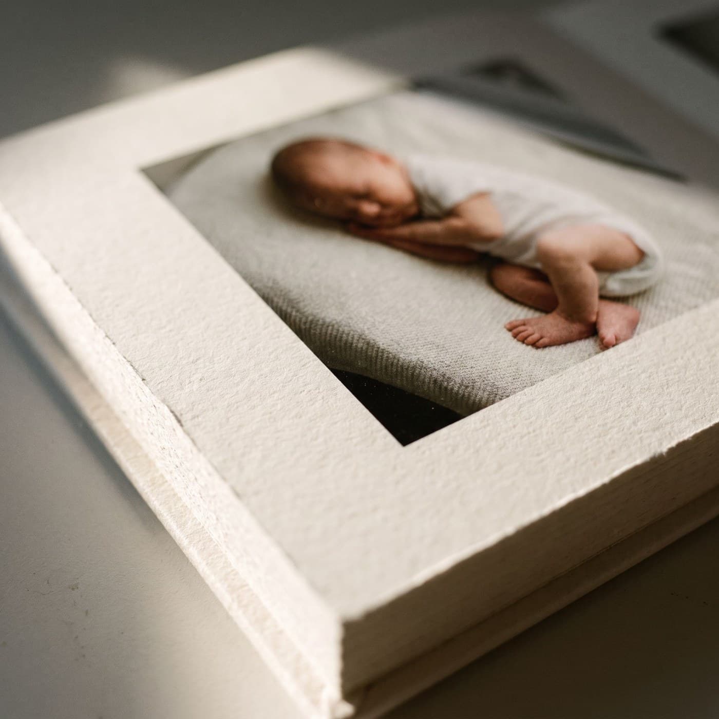 Nahaufnahme einer gedruckten Seite aus „Babyalbum Junge"