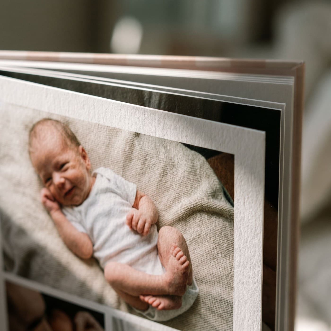 Nahaufnahme einer gedruckten Seite aus „Babyalbum Mädchen"