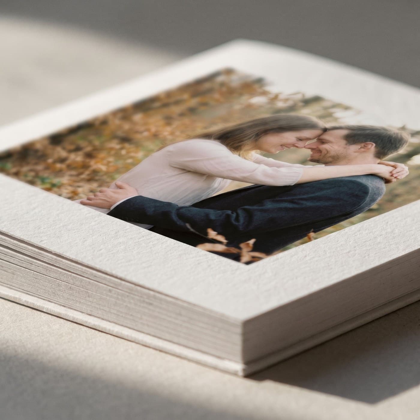 Nahaufnahme einer gedruckten Seite aus „Our Love Story"